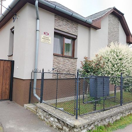 Kaptarko Apartmanhaz Demjén Екстериор снимка
