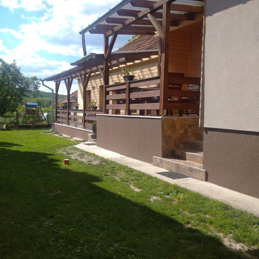 Kaptarko Apartmanhaz Demjén Екстериор снимка