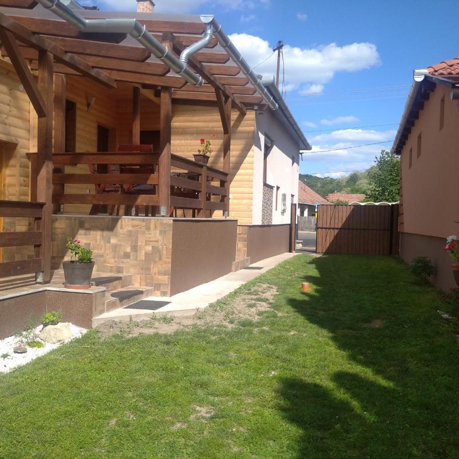 Kaptarko Apartmanhaz Demjén Екстериор снимка