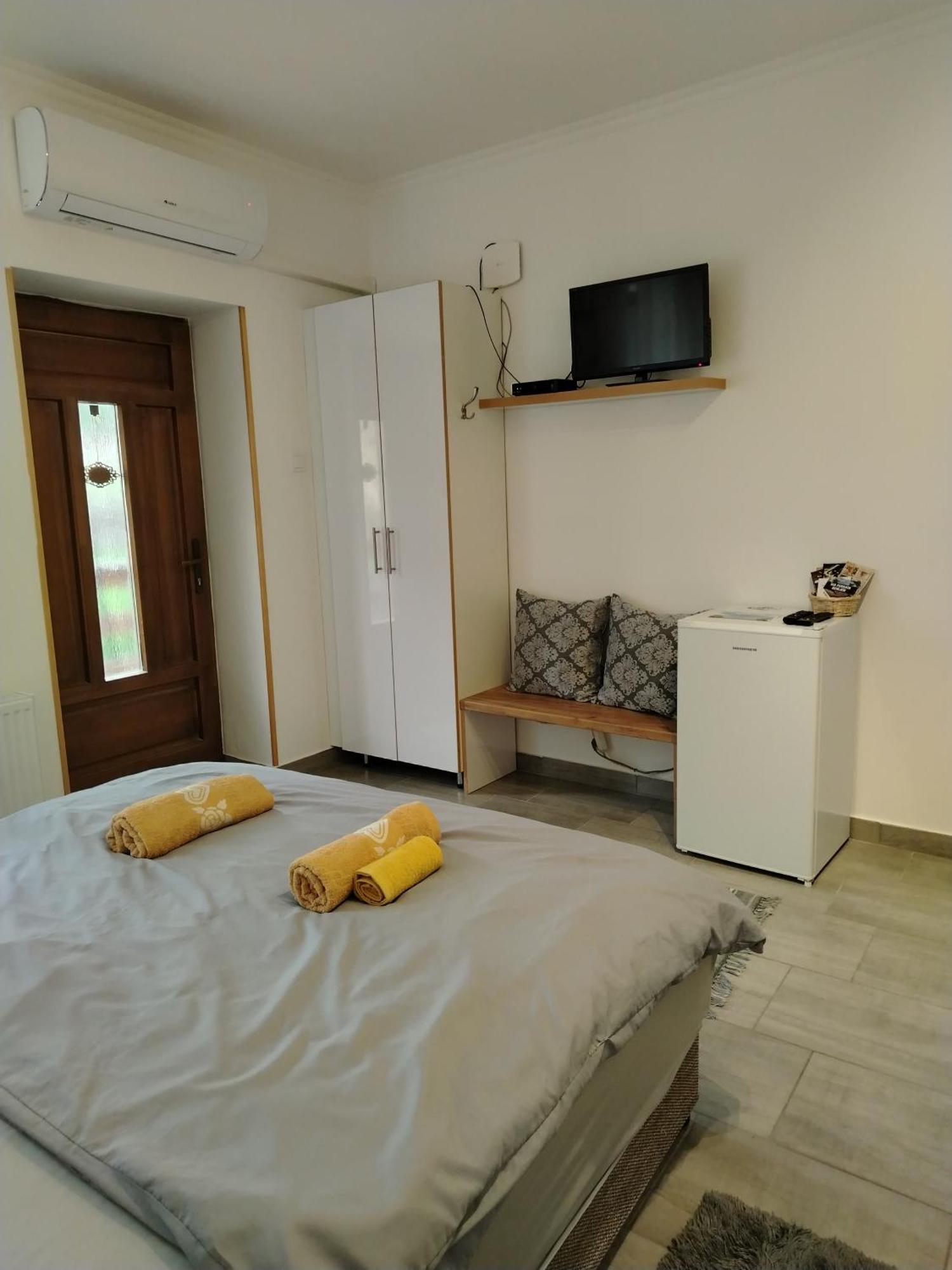 Kaptarko Apartmanhaz Demjén Екстериор снимка
