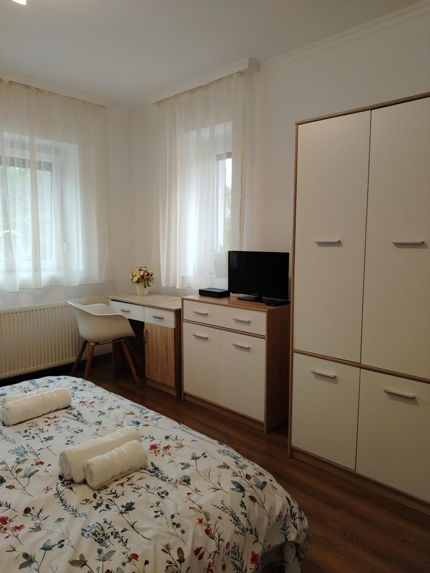 Kaptarko Apartmanhaz Demjén Екстериор снимка