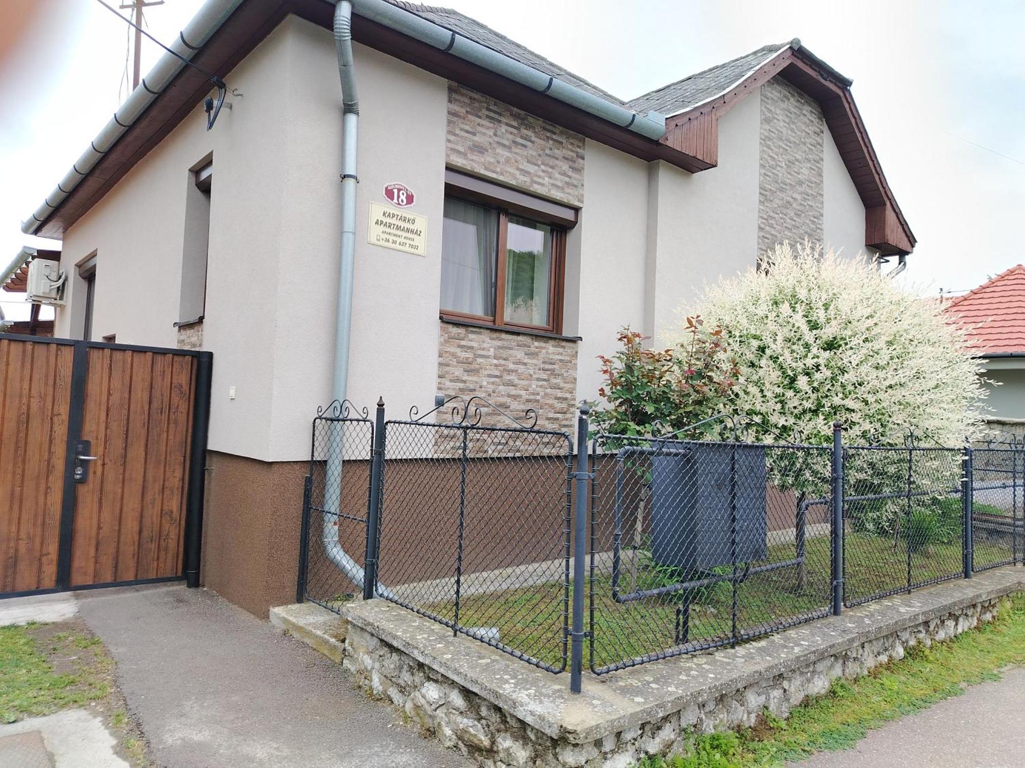 Kaptarko Apartmanhaz Demjén Екстериор снимка